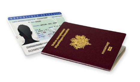Photo d'une carte d'identité et d'un passeport