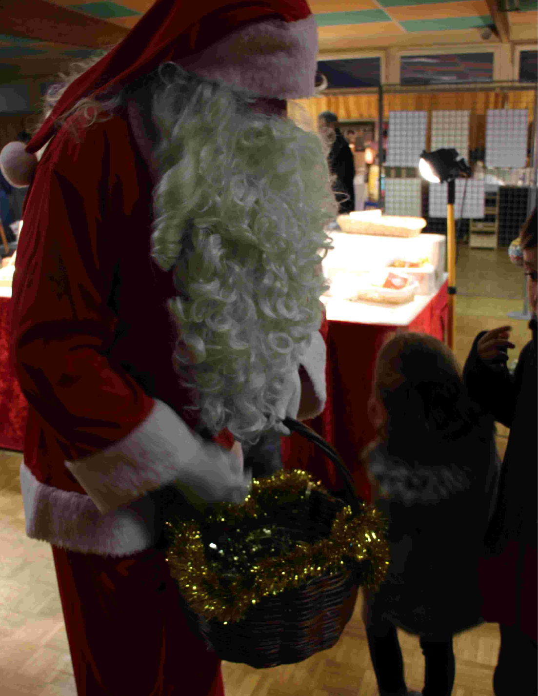 Photo du père noël lors du marché de noël de Surzur