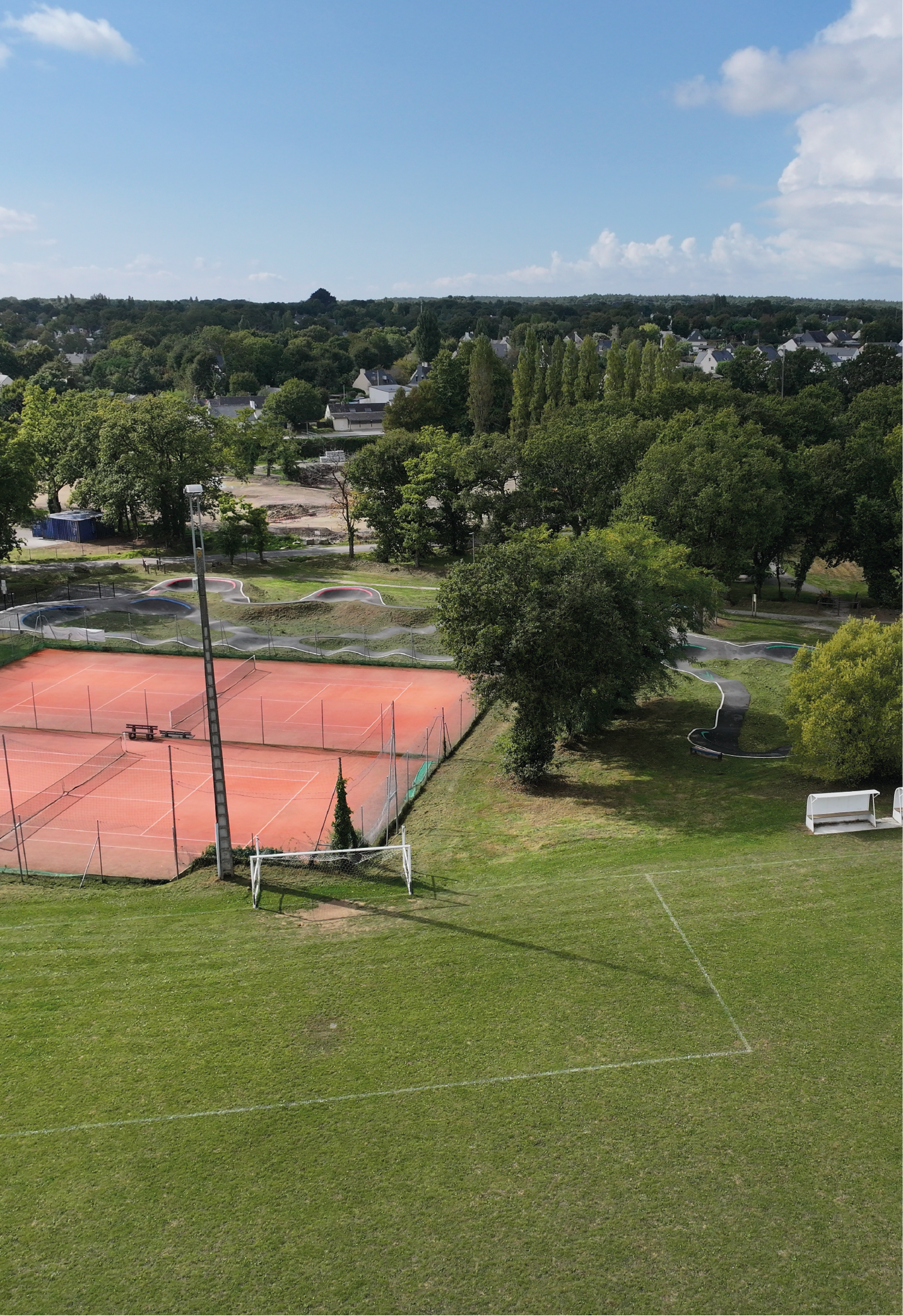 Photographie de la plaine des sports de Surzur